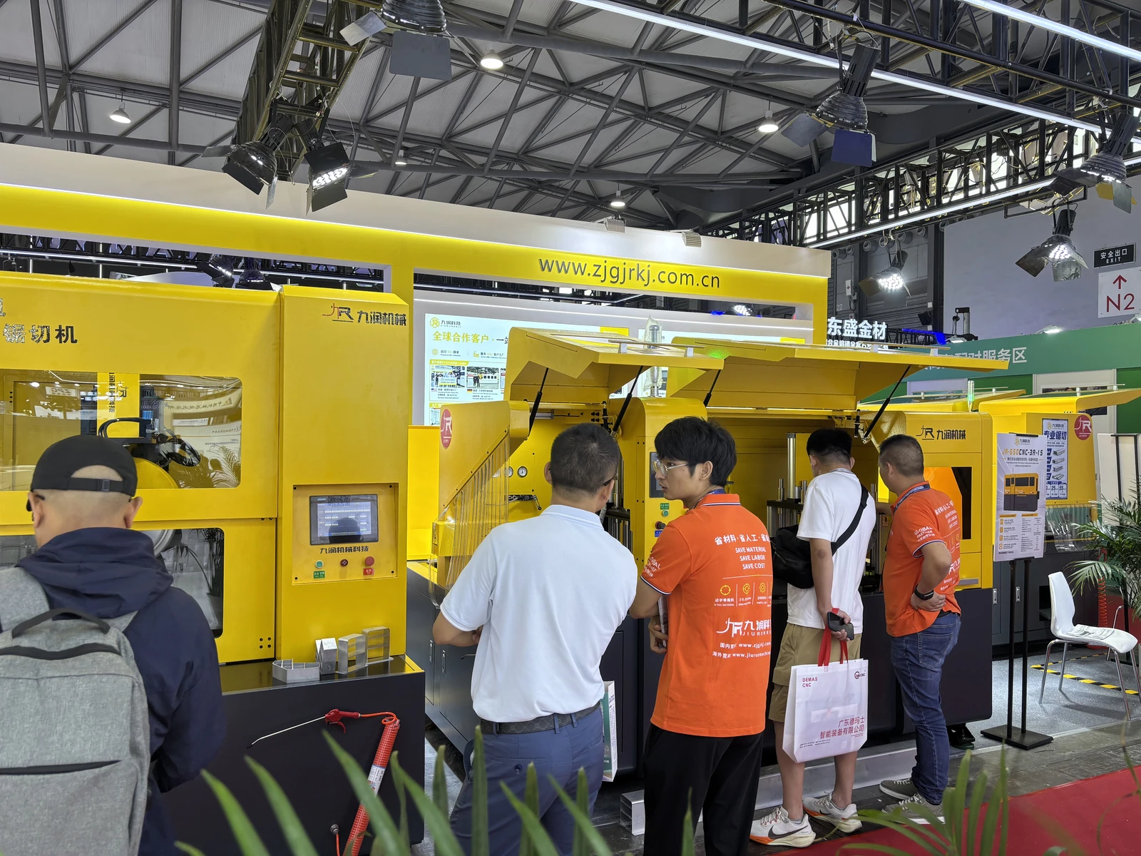 JiurunCut exhibition equipment photograph for an aluminum saw for wind turbine components inquiry